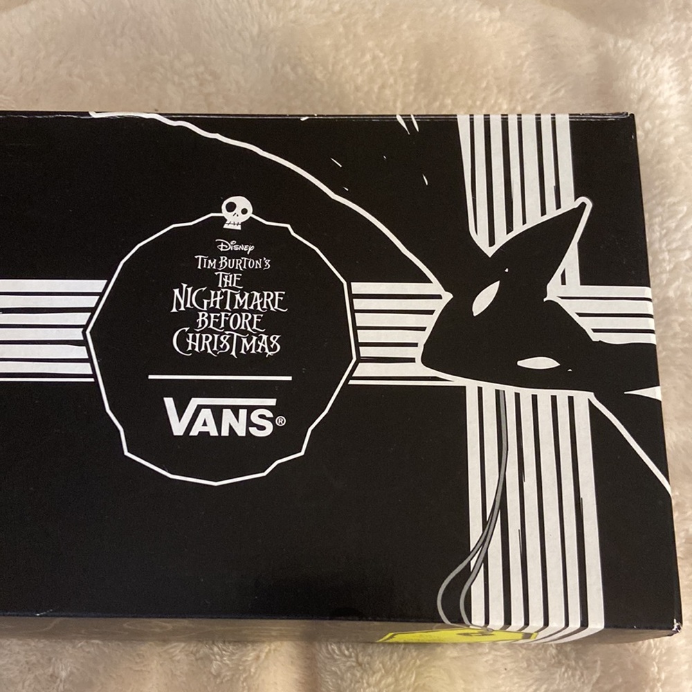 Nightmare Before Christmas Sk8-Hi Zip Vans - Picture 6 of 7